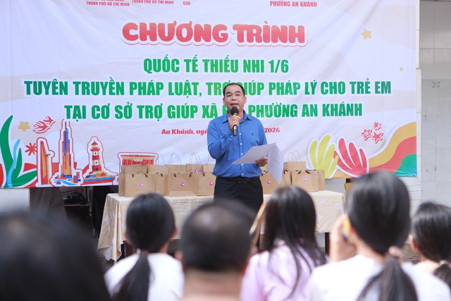 Phường An Khánh trao quà cho trẻ em cơ nhỡ nhân dịp Quốc tế thiếu nhi- Ảnh 5. Phường An Khánh trao quà cho trẻ em cơ nhỡ nhân dịp Quốc tế thiếu nhi- Ảnh 5.