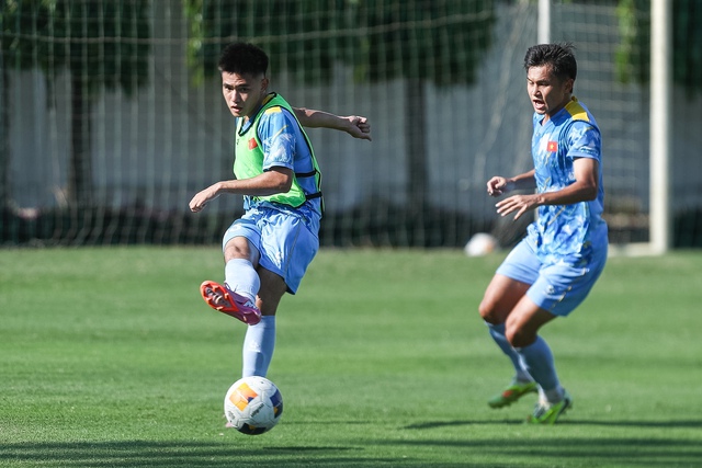 U.19 Việt Nam quyết tiếp bước thành công tại Indonesia, hoàn tất 'cú ăn bốn' lịch sử: Xem kênh nào?- Ảnh 1. U.19 Việt Nam quyết tiếp bước thành công tại Indonesia, hoàn tất 'cú ăn bốn' lịch sử: Xem kênh nào?- Ảnh 1.