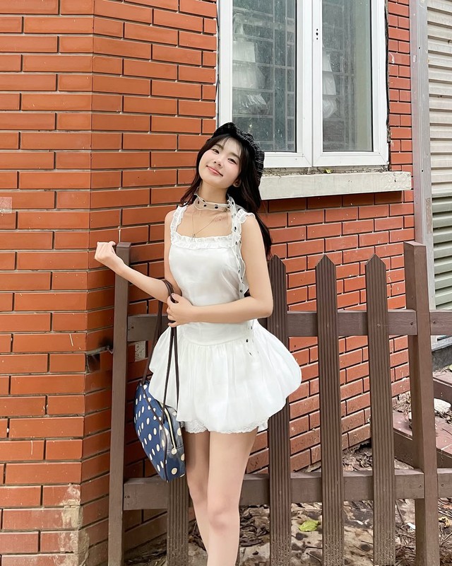 Mặc đẹp không khó nhờ phụ kiện họa tiết chấm bi kinh điển- Ảnh 3.