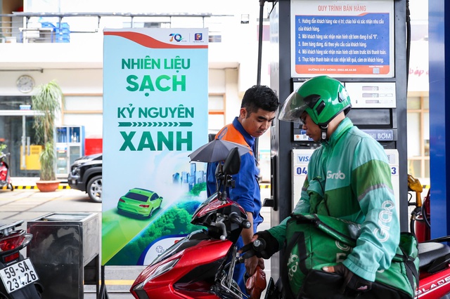 Gi&aacute; xăng dầu h&ocirc;m nay 4.6.2026: Xăng E10 c&oacute; thể giảm từ chiều nay? - Ảnh 1.