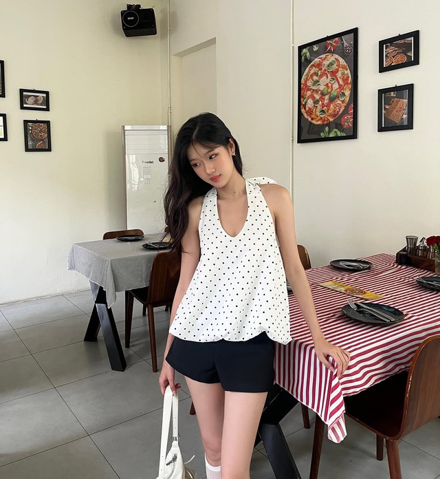Mặc đẹp không khó nhờ phụ kiện họa tiết chấm bi kinh điển- Ảnh 5.