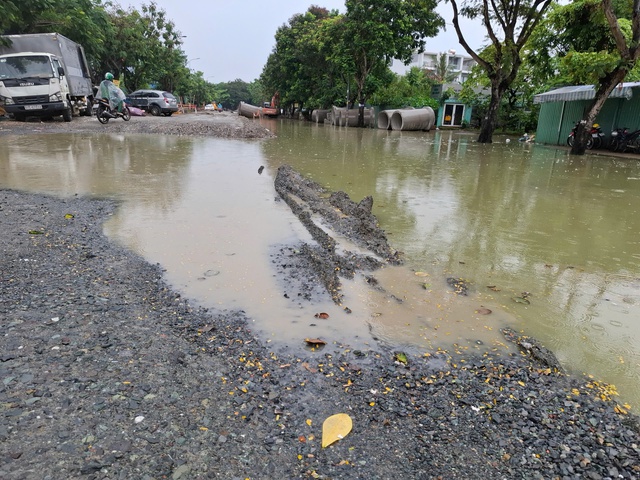 Đường ngập nước, ngổn ngang do thi công- Ảnh 1. Đường ngập nước, ngổn ngang do thi công- Ảnh 1.