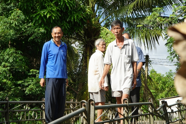 Người dân xóm nhỏ Cần Thơ mong mỏi cây cầu mới- Ảnh 4. Người dân xóm nhỏ Cần Thơ mong mỏi cây cầu mới- Ảnh 4.