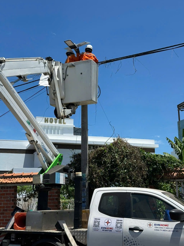 Thương lắm một hành trình thắp sáng niềm tin và khát vọng- Ảnh 3. Thương lắm một hành trình thắp sáng niềm tin và khát vọng- Ảnh 3.