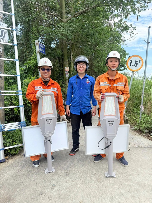 Thương lắm một hành trình thắp sáng niềm tin và khát vọng- Ảnh 1. Thương lắm một hành trình thắp sáng niềm tin và khát vọng- Ảnh 1.