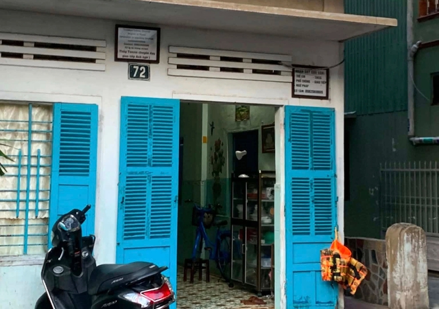Vụ thầy giáo người Ấn Độ tát học sinh: Cháu bé mất thính lực một bên tai - Ảnh 1.