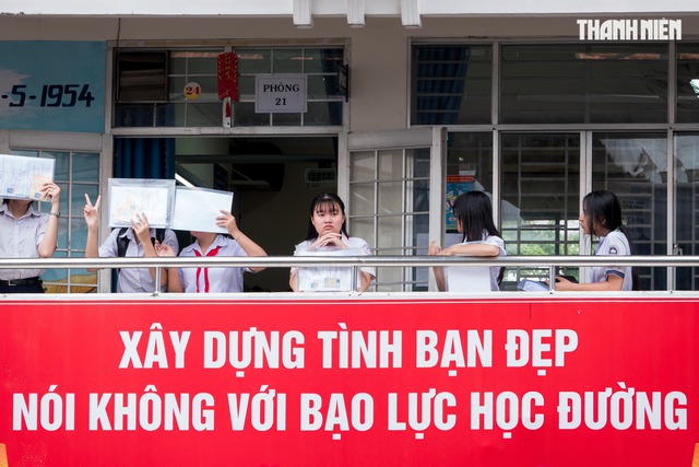 Học sinh TP.HCM râm ran đoán chủ đề thi lớp 10 môn ngữ văn- Ảnh 1. Học sinh TP.HCM râm ran đoán chủ đề thi lớp 10 môn ngữ văn- Ảnh 1.