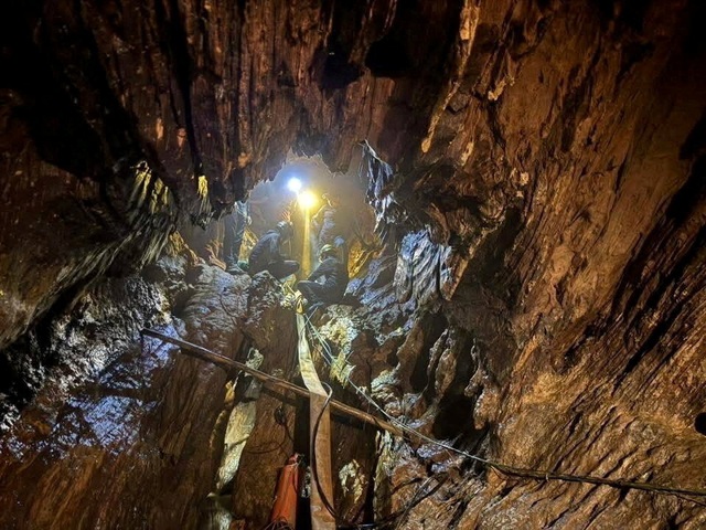 Mưa lớn đe dọa nỗ lực cứu hộ 2 người mất t&iacute;ch trong hang động L&agrave;o- Ảnh 1.