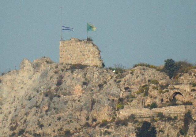 Israel cắm cờ trên lâu đài chiến lược của Lebanon- Ảnh 1. Israel cắm cờ trên lâu đài chiến lược của Lebanon- Ảnh 1.