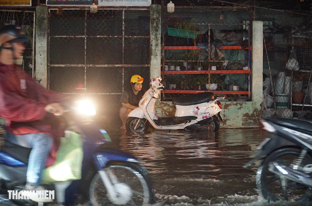 Hôm nay, TP.HCM và Nam bộ tiếp tục có mưa lớn nhiều nơi- Ảnh 1. Hôm nay, TP.HCM và Nam bộ tiếp tục có mưa lớn nhiều nơi- Ảnh 1.