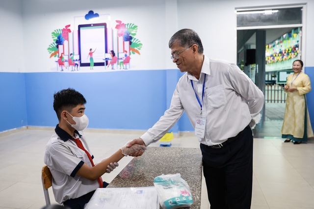 151.269 th&iacute; sinh TP.HCM bắt đầu thi lớp 10: Gi&aacute;m đốc Sở GD-ĐT n&oacute;i về đề thi - Ảnh 1.