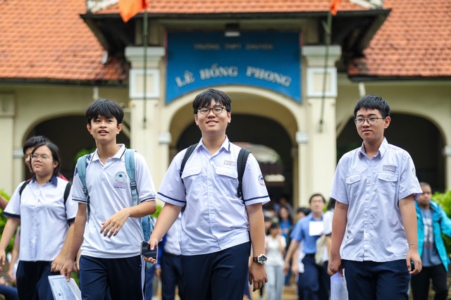 Sáng nay, địa phương đông thí sinh nhất nước tổ chức thi lớp 10 - Ảnh 1.