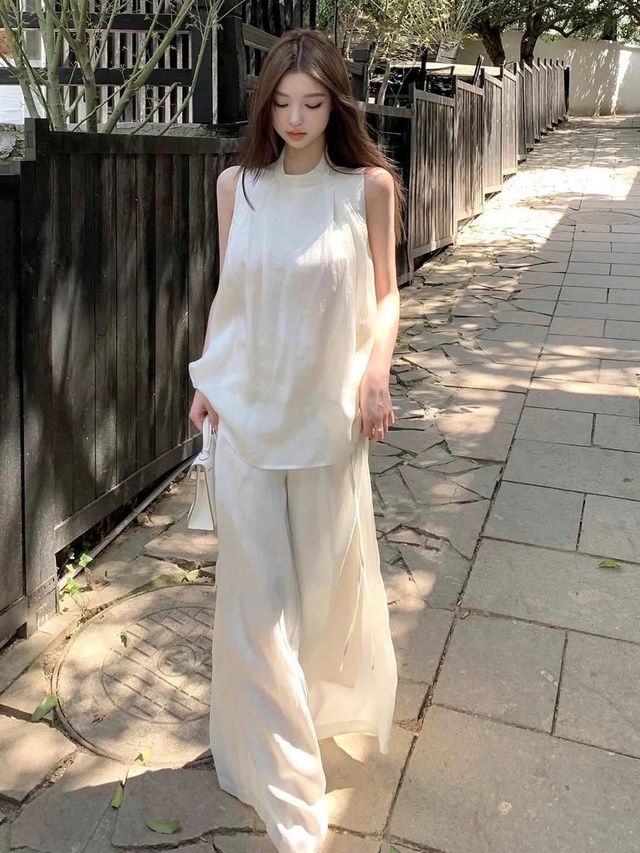 Không lo gò bó với những áo sát nách năng động- Ảnh 5. Không lo gò bó với những áo sát nách năng động- Ảnh 5.