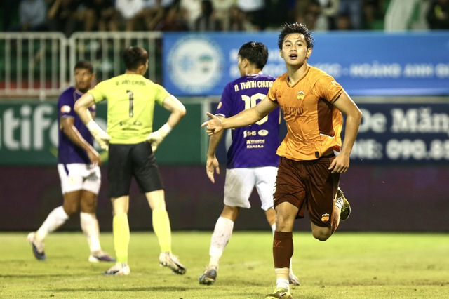 HLV Harry Kewell ch&ecirc; bai HAGL, HLV Quang Tr&atilde;i phản b&aacute;c tinh tế &lsquo;Arsenal cũng đ&aacute; như ch&uacute;ng t&ocirc;i m&agrave; th&ocirc;i&rsquo;- Ảnh 2.