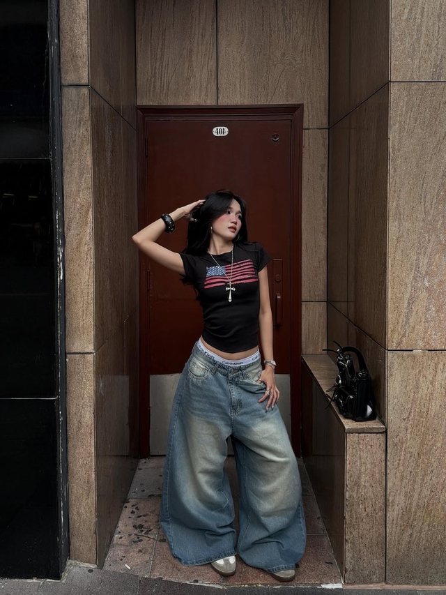 Wash denim và xu hướng dạo phố: Đơn giản mà vẫn chuẩn 'gu'  - Ảnh 8.