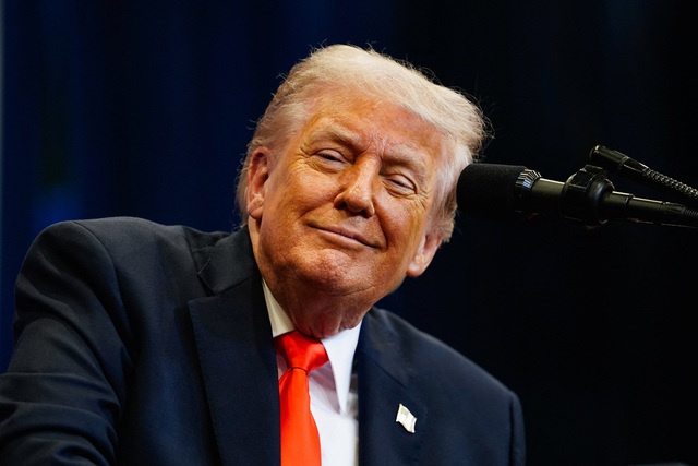 &Ocirc;ng Trump tuy&ecirc;n bố &lsquo;Dự &aacute;n tự do&rsquo;, dẫn đường cho t&agrave;u mắc kẹt rời Hormuz - Ảnh 1.