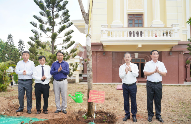 Ch&aacute;nh &aacute;n TAND tối cao Nguyễn Văn Quảng l&agrave;m việc tại L&acirc;m Đồng - Ảnh 4.
