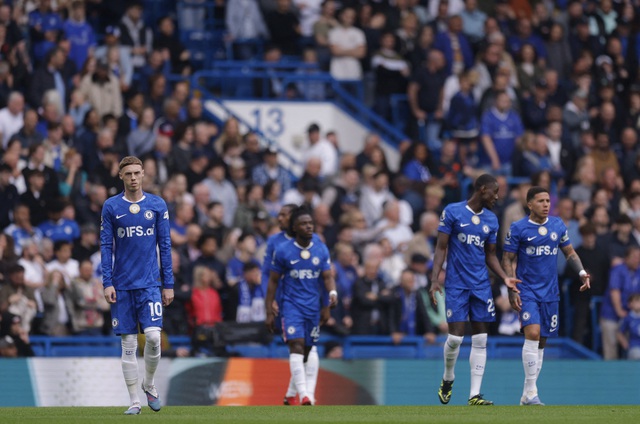 Cầu thủ 18 tuổi chấn thương kinh ho&agrave;ng trận ra mắt, Chelsea 'thua thảm' tr&ecirc;n s&acirc;n nh&agrave;- Ảnh 3.