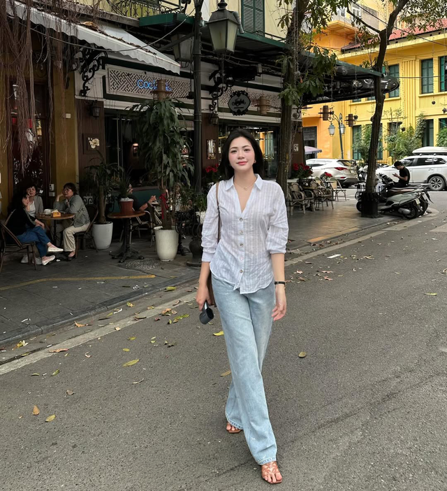 Phong cách tối giản với áo sơ mi, áo blouse và quần jeans- Ảnh 6.