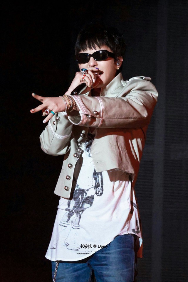 G-Dragon xin lỗi v&igrave; diện trang phục mang &yacute; nghĩa ph&acirc;n biệt chủng tộc - Ảnh 1.