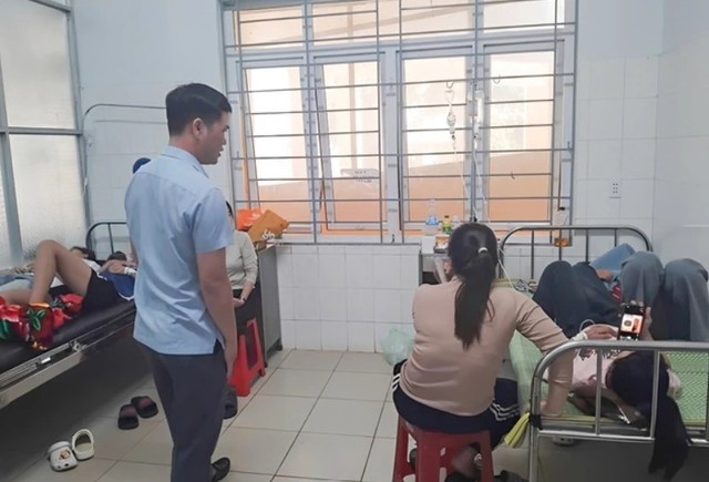 Vụ 86 người ngộ độc b&aacute;nh m&igrave;: Xử phạt cơ sở kinh doanh 80 triệu đồng - Ảnh 1.