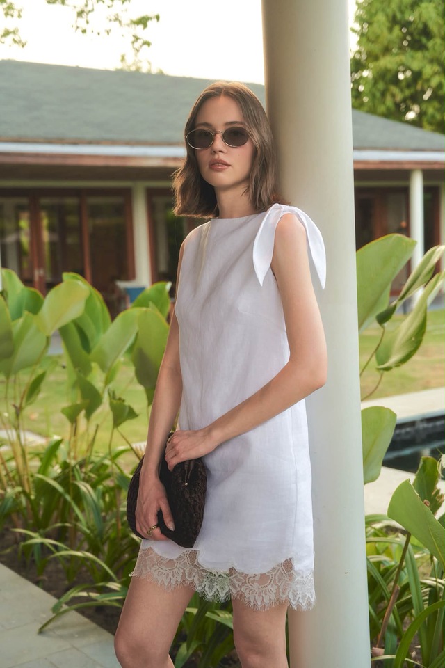 Đầm suông từ linen, cotton là xu hướng nổi bật mùa nắng- Ảnh 4. Đầm suông từ linen, cotton là xu hướng nổi bật mùa nắng- Ảnh 4.