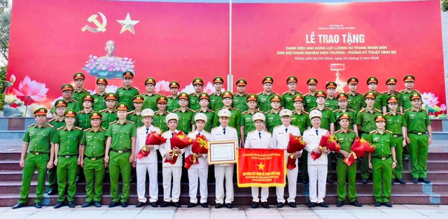 Hai tập thể C&ocirc;ng an TP.HCM nhận danh hiệu Anh h&ugrave;ng Lực lượng vũ trang nh&acirc;n d&acirc;n- Ảnh 1.