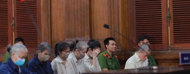 Em trai b&agrave; Hứa Thị Phấn l&atilde;nh 12 năm t&ugrave; khi x&eacute;t xử vắng mặt - Ảnh 1.
