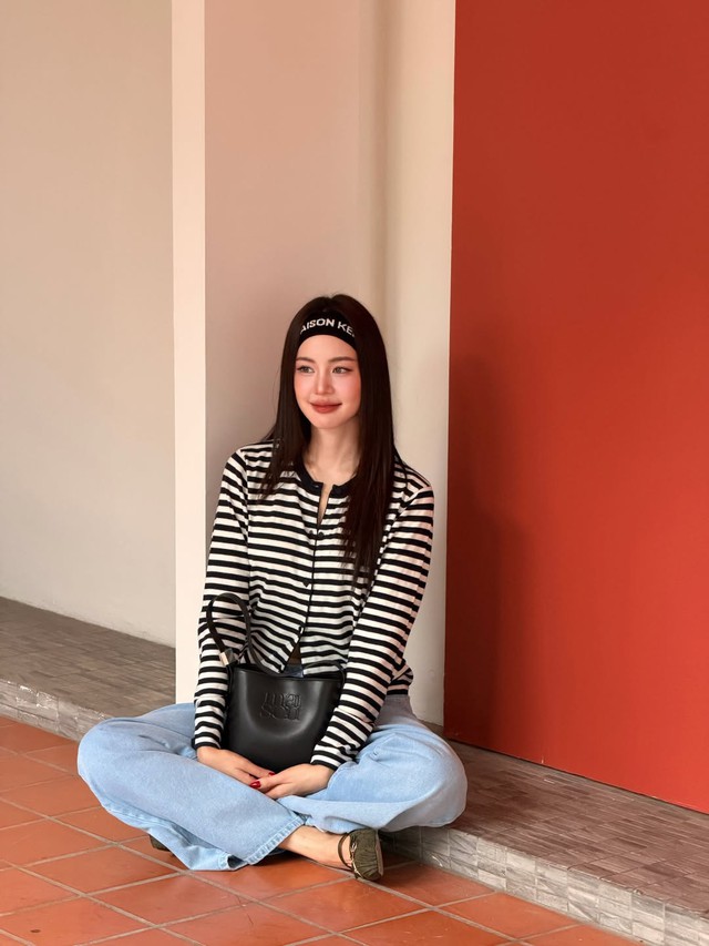 Khi cardigan mỏng trở thành 'trợ thủ' chống nắng đầy phong cách - Ảnh 11.
