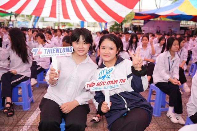 School Tour - Trạm tiếp sức tinh thần cho th&iacute; sinh thi tốt nghiệp THPT - Ảnh 2.