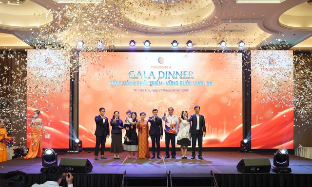 &lsquo;Đồng h&agrave;nh ph&aacute;t triển, vững bước vươn xa&rsquo; của T&ocirc;n Đ&ocirc;ng &Aacute; về đất T&acirc;y Đ&ocirc; - Ảnh 1.