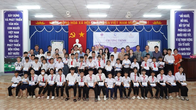 &lsquo;Đồng h&agrave;nh ph&aacute;t triển, vững bước vươn xa&rsquo; của T&ocirc;n Đ&ocirc;ng &Aacute; về đất T&acirc;y Đ&ocirc; - Ảnh 5.