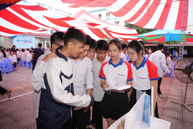 School Tour - Trạm tiếp sức tinh thần cho th&iacute; sinh thi tốt nghiệp THPT - Ảnh 6.