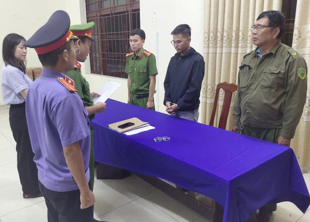 Ch&aacute;y &ocirc; t&ocirc; khi đổ xăng khiến 2 người tử vong: Bắt tạm giam t&agrave;i xế- Ảnh 1.