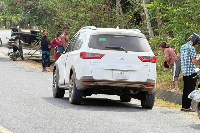 C&ocirc;ng an điều tra vụ người đ&agrave;n &ocirc;ng tử vong trong &ocirc; t&ocirc; tr&ecirc;n Quốc lộ 27C - Ảnh 1.