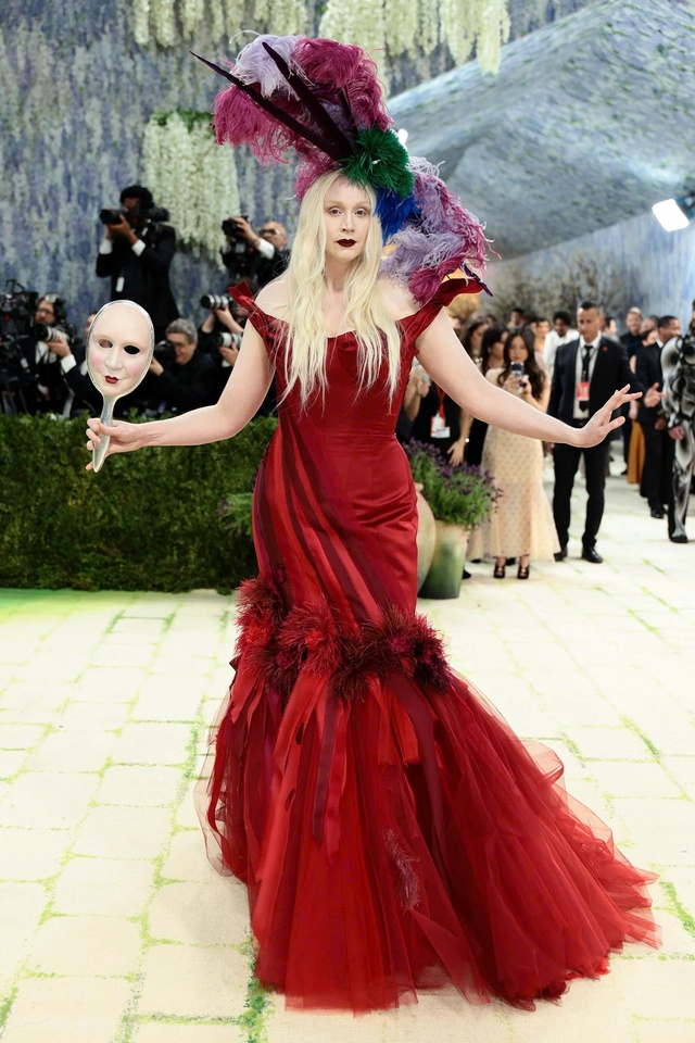 Kate Moss, Emily Blunt và Cara Delevingne dẫn đầu dàn sao nước Anh tại Met Gala 2026 - Ảnh 9.