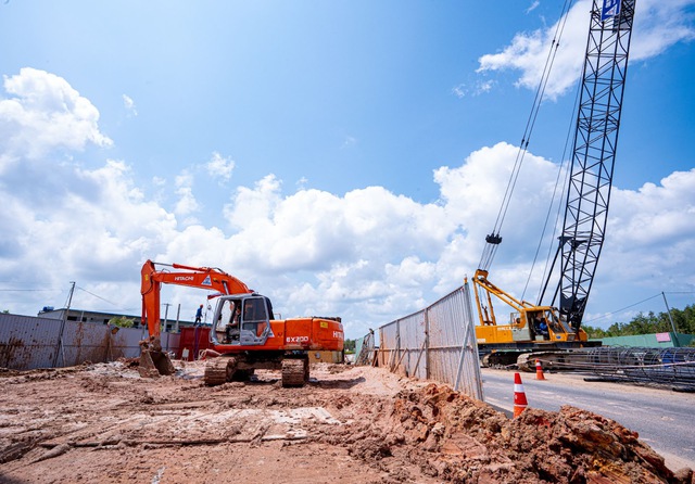 Đại lộ lớn nhất Ph&uacute; Quốc lo vỡ tiến độ- Ảnh 2.