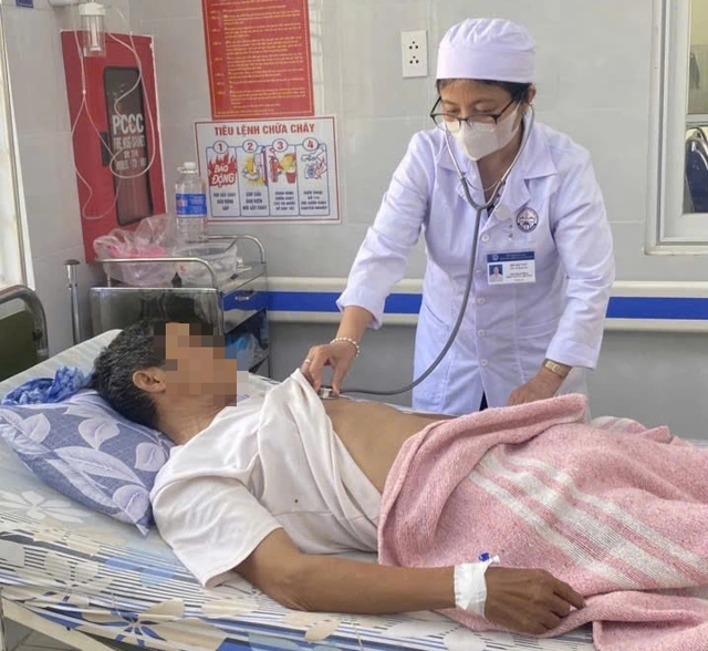 Bắt ve sầu ăn, nhiều người d&acirc;n miền n&uacute;i nhập viện do ngộ độc - Ảnh 1.