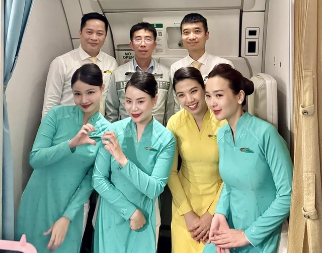 Bác sĩ Bạch Mai kịp thời cứu hành khách trên chuyến bay Hà Nội - Paris - Ảnh 1.