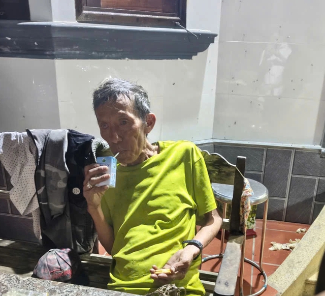  Một xã ở Huế phát hiện 2 cụ ông đi lạc đều mang theo vàng - Ảnh 1.