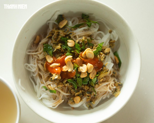 Bún hến Mai Xá: Món ngon Quảng Trị nổi tiếng vì cách trộn khác lạ- Ảnh 5. Bún hến Mai Xá: Món ngon Quảng Trị nổi tiếng vì cách trộn khác lạ- Ảnh 5.