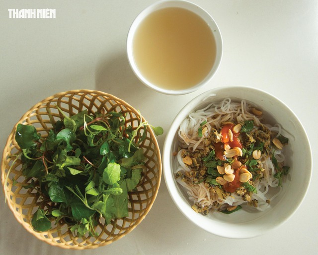 Bún hến Mai Xá: Món ngon Quảng Trị nổi tiếng vì cách trộn khác lạ- Ảnh 1. Bún hến Mai Xá: Món ngon Quảng Trị nổi tiếng vì cách trộn khác lạ- Ảnh 1.