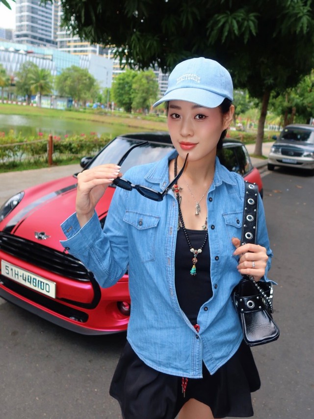 Sức hấp dẫn của áo sơ mi denim: Tối giản nhưng 'chất'- Ảnh 11.