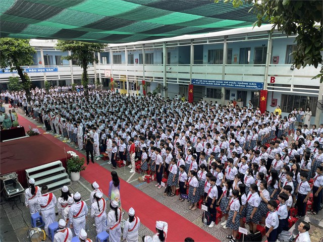 H&agrave;ng ng&agrave;n học sinh TP.HCM dừng ăn b&aacute;n tr&uacute;, do vụ nghi ngộ độc thực phẩm - Ảnh 1.