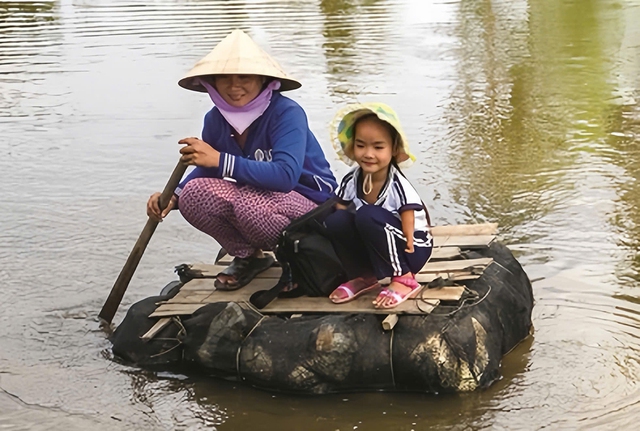 Tr&aacute;i tim đầy kh&aacute;t vọng của c&ocirc; g&aacute;i thiếu đ&ocirc;i tay l&agrave;nh lặn  - Ảnh 3.