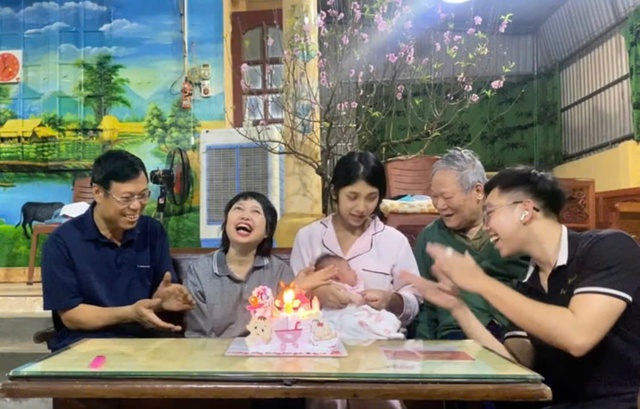Gác lại giấc mơ TP.HCM, chàng về quê chăm mẹ bị tai biến, bố bị ung thư - Ảnh 3.