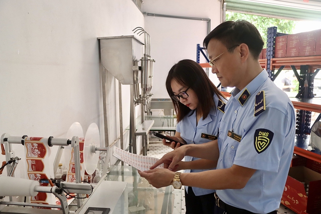 Mạnh tay truy qu&eacute;t h&agrave;ng nh&aacute;i, giả- Ảnh 3.