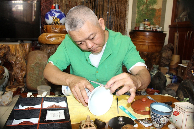 Tuyệt kỹ h&agrave;n gắn gốm bằng v&agrave;ng r&ograve;ng - Ảnh 3.