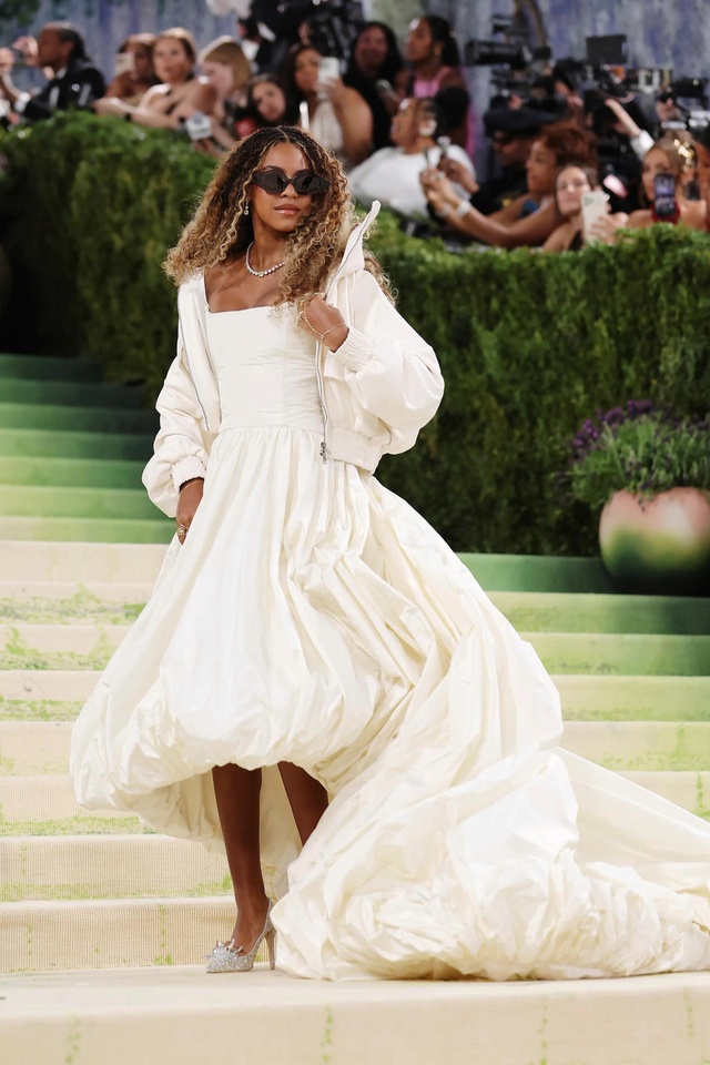 V&igrave; sao con g&aacute;i Beyonc&eacute; v&agrave; Nicole Kidman vẫn được dự Met Gala d&ugrave; chưa đủ tuổi? - Ảnh 2.
