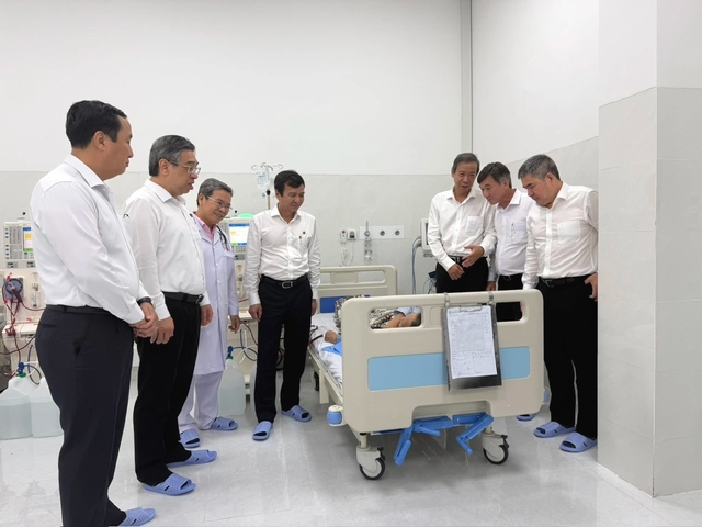 Chấm dứt cảnh 'ly hương chữa bệnh' cho người suy thận mạn ở C&ocirc;n Đảo - Ảnh 1.